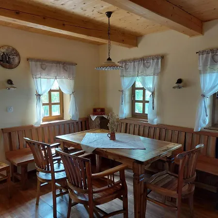 Oldhouse Knezovo * Sromlje