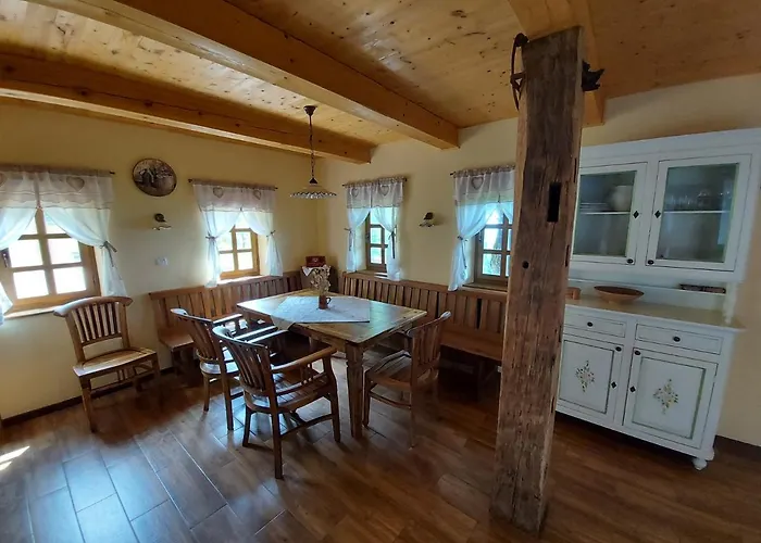 Oldhouse Knezovo * Sromlje