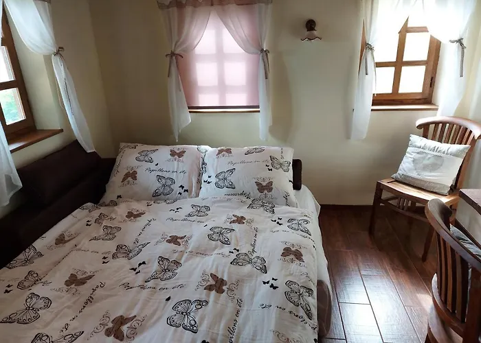 Oldhouse Knezovo * Sromlje