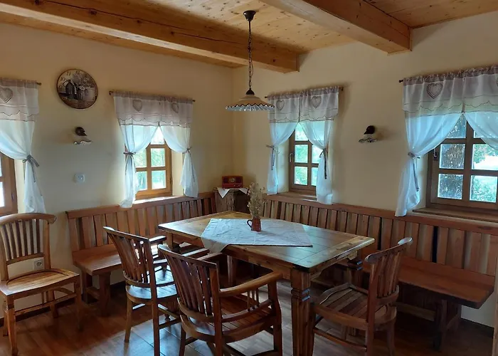 Oldhouse Knezovo * Sromlje